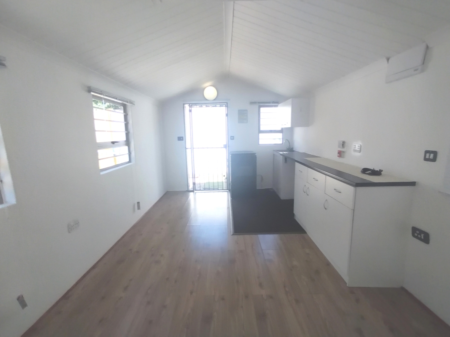 To Let 1 Bedroom Property for Rent in Peerless Park East Western Cape